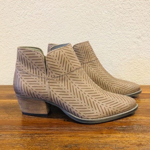 ✨HP✨Charles David Zander Bootie Grey SZ 7.5 - Picture 5 of 7